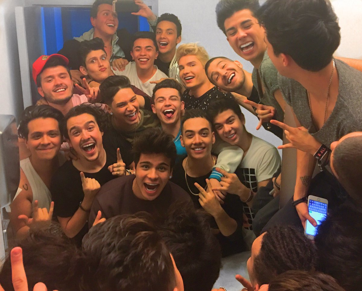 villalobossebas's tweet photo. La vida es mejor cuando la vives con amigos https://t.co/6QJzFC8Sb5