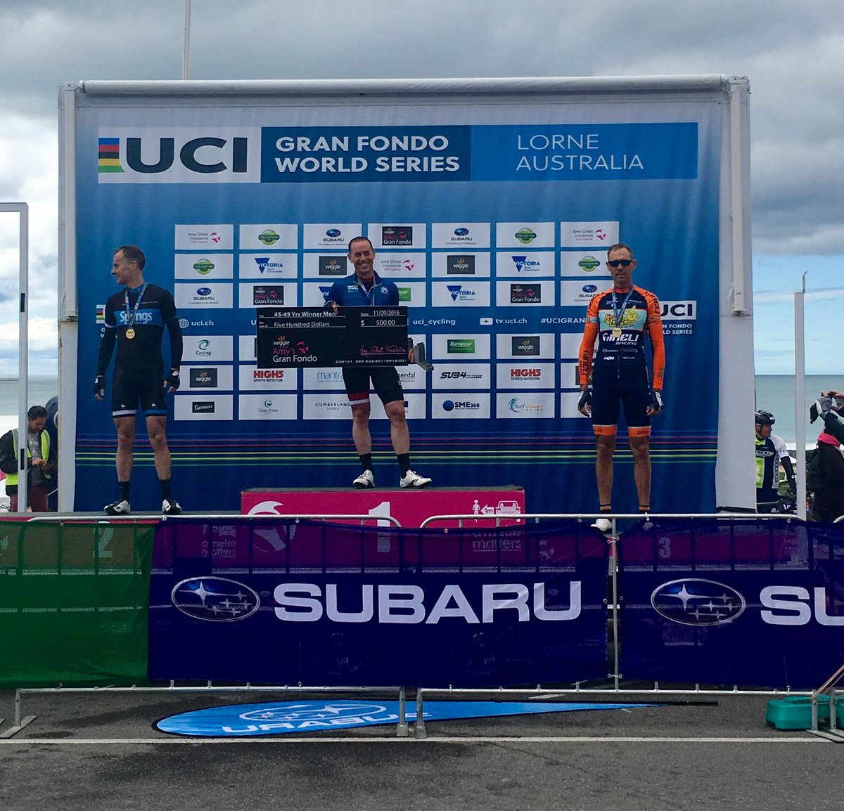 dtozer34's tweet photo. @SofMMAAPRacing @ridegiantbikes thank you to the wonderful @CarmansKitchen team for making today happen https://t.co/uZPsLjyDo0