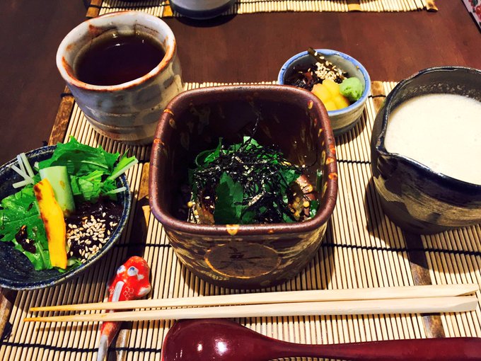 鎌倉鯛めし屋にきた🐟♡  知り合いがやってるお店〜♩ おいしいおいしい(￣▽￣)💓  みなさんも鎌倉に来たときは是非😋 https://t.co/xgVTwYQrFT