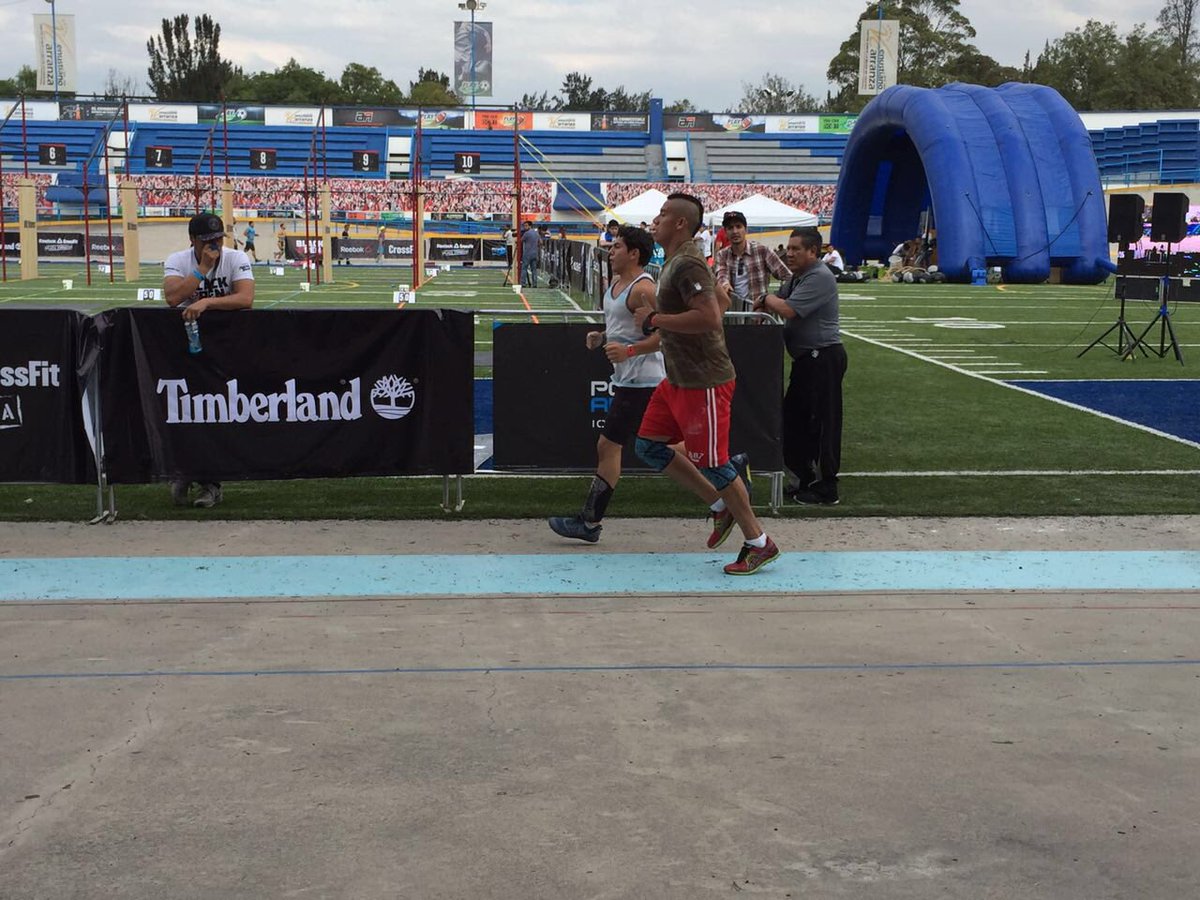 Jocelinflores's tweet photo. Finalizan las clasificaciones del #Blackopen Mañana se diputarán las #Finales en #Velódromo #Crossfit @record_mexico https://t.co/Jh2QPgWyqE