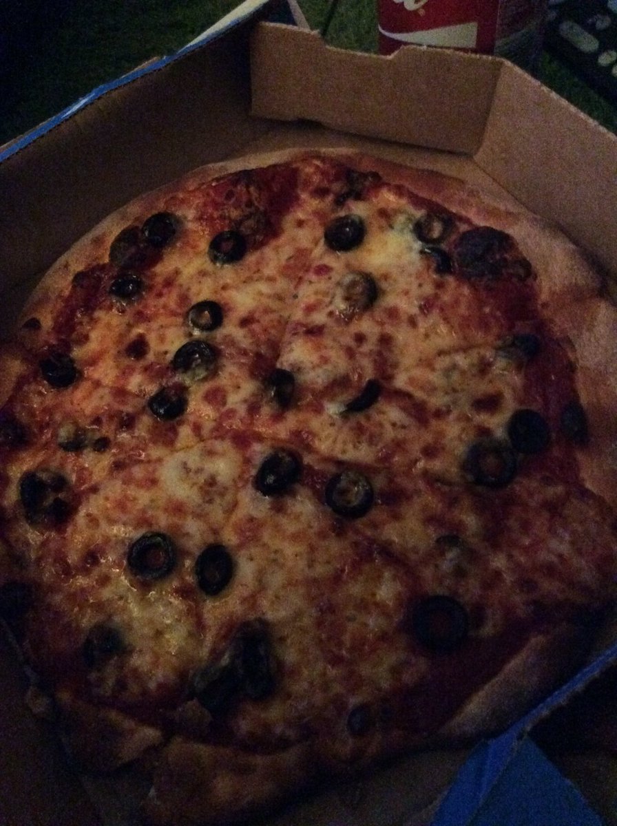 therealmickey_f's tweet photo. @Dominos_UK 
Order vs Reality🙈
It was tasty, for sure, but thought the20min 'quality check' might have caught this! https://t.co/5rO80bo1nn