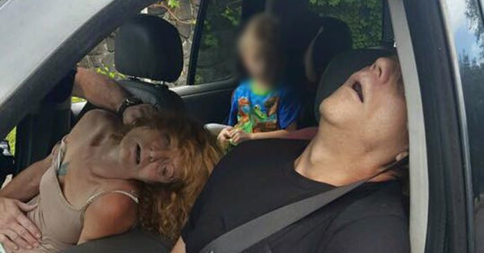 PoliceOne's tweet image. #Ohio police release photo of boy with #overdosed adults buff.ly/2csBN58