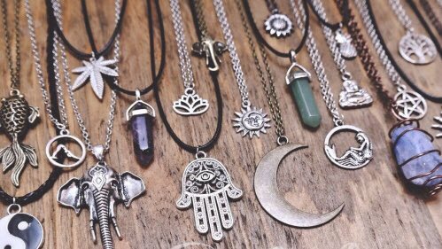 Capricornscopa's tweet photo. GIVEAWAY! Like us https://t.co/BTrQBaGWx3 to win 7 random items from our collection. Read FB pinned post for INFO. https://t.co/2enz29qoi0