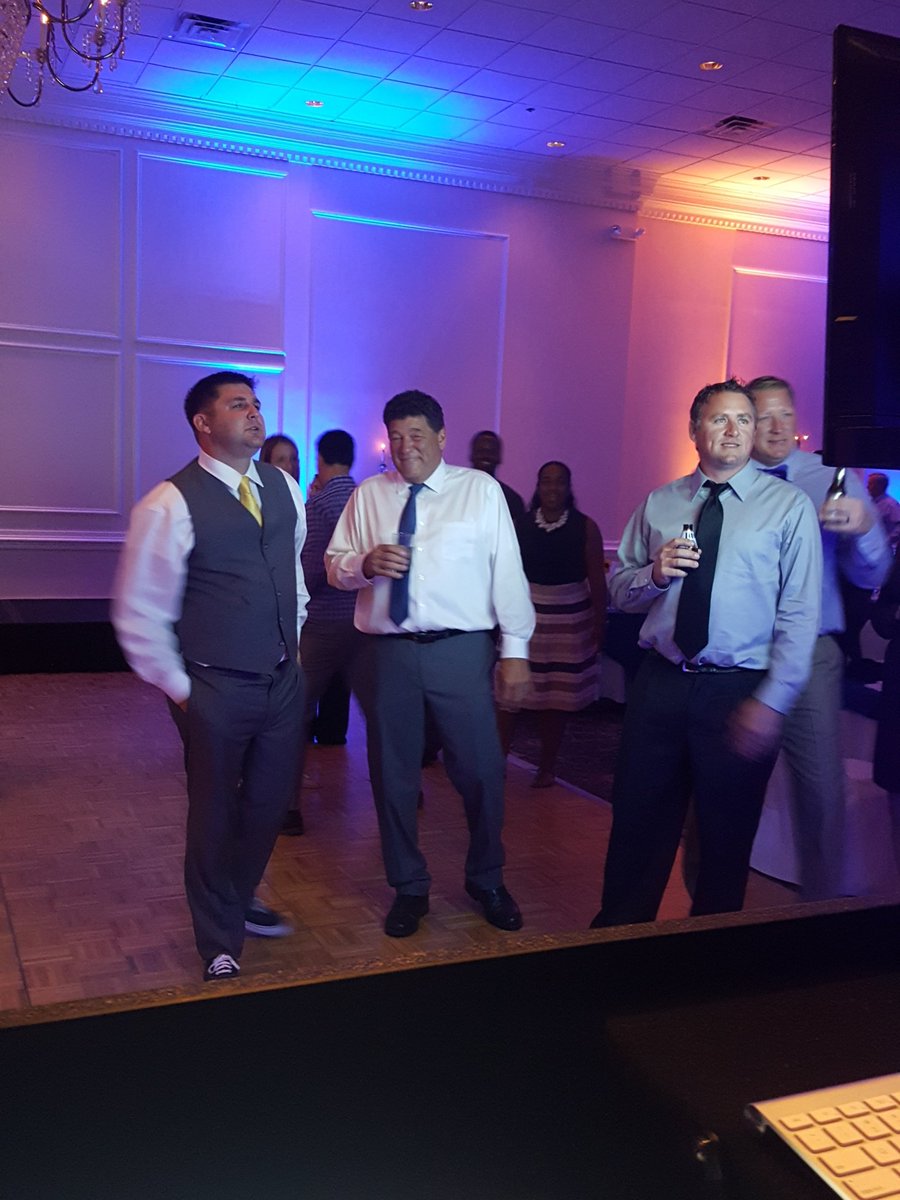 dernoski93's tweet photo. good time #whatageorgeouswedding https://t.co/ptLKbM91qC