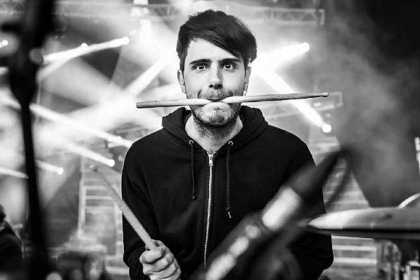 2cellosBrasil's tweet photo. Dusan Kranjc fez aniversário no último dia 07/09! Confira entrevista com ele no nosso site https://t.co/ok6PobgakX https://t.co/1KI1FWeZsS