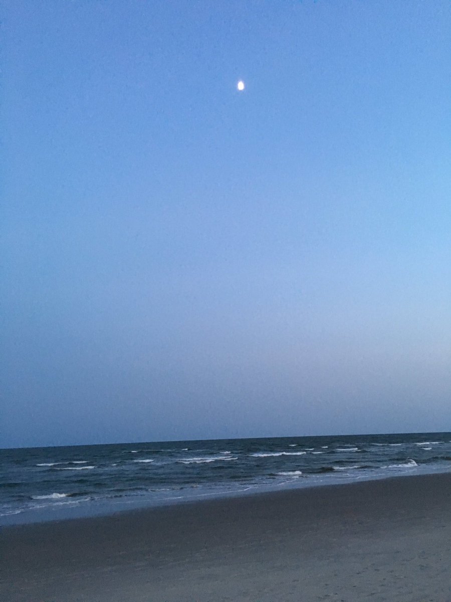 jsully676's tweet photo. Sunset walk on the beach with my sissy https://t.co/eKbTNw36DF