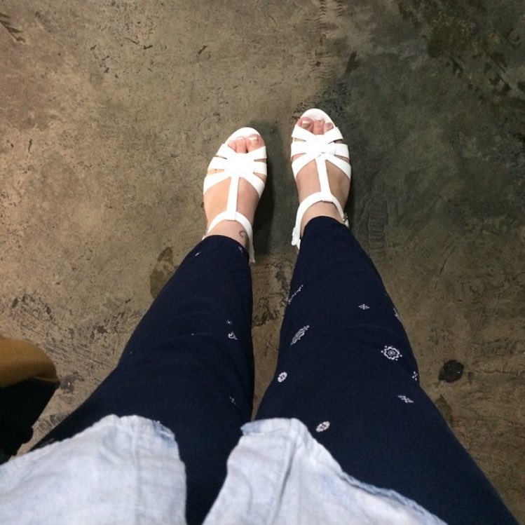 JessikaPipes's tweet photo. Bow to my feet piggies!! #queen #feet #footfetish #findom #paypig #PayToPlay #Goddess #serve #pig #slaves #spoilme https://t.co/3qrpfItZt6