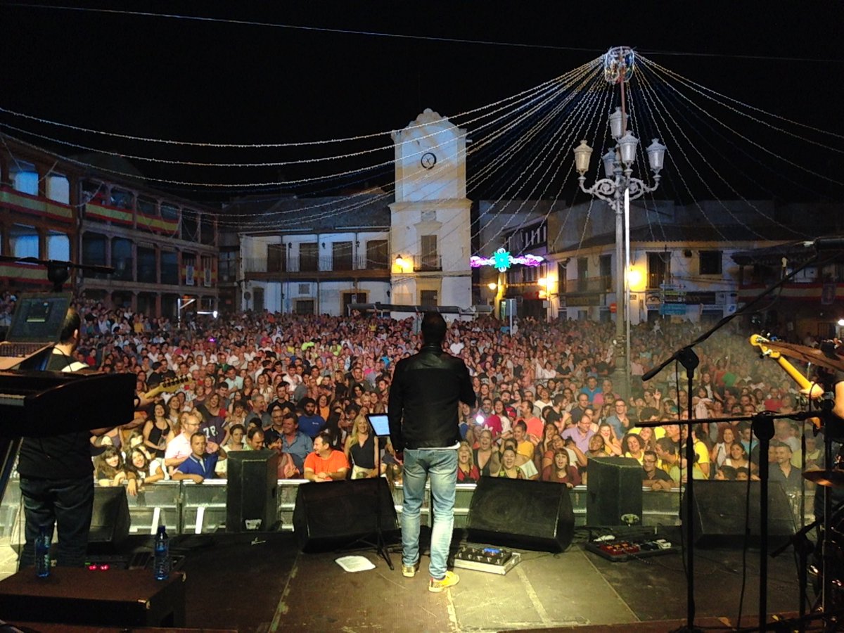 prodesboulevard's tweet photo. Hoy podríamos estar aquí, en @AytCiempozuelos hasta mañana...
Mil millones de gracias!!!
Este público es brutal!!!👌 https://t.co/rdxlQVO3Tf