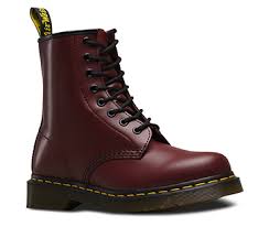 SoyCarlosBrown's tweet photo. Yo pensaba que el #DrMaarten era por las botas, pero no. Obvio le falta una "S". https://t.co/DGAI3ahw2o