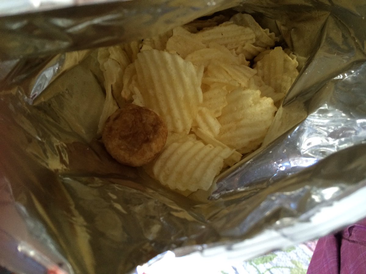 NSR_55's tweet photo. Hey @LaysCanada, I could do without the whole potato in my bag of chips.
#chipfail https://t.co/kiylsz2DQt