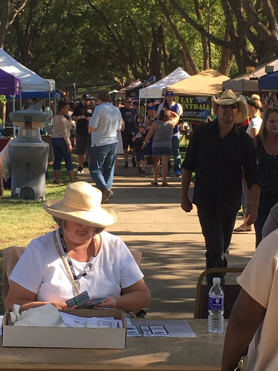 SummerfestChico's tweet photo. Summerfest Chico is in full swing! Next on stage is Northern Traditionz then Mystic Roots https://t.co/seyI60xM3R