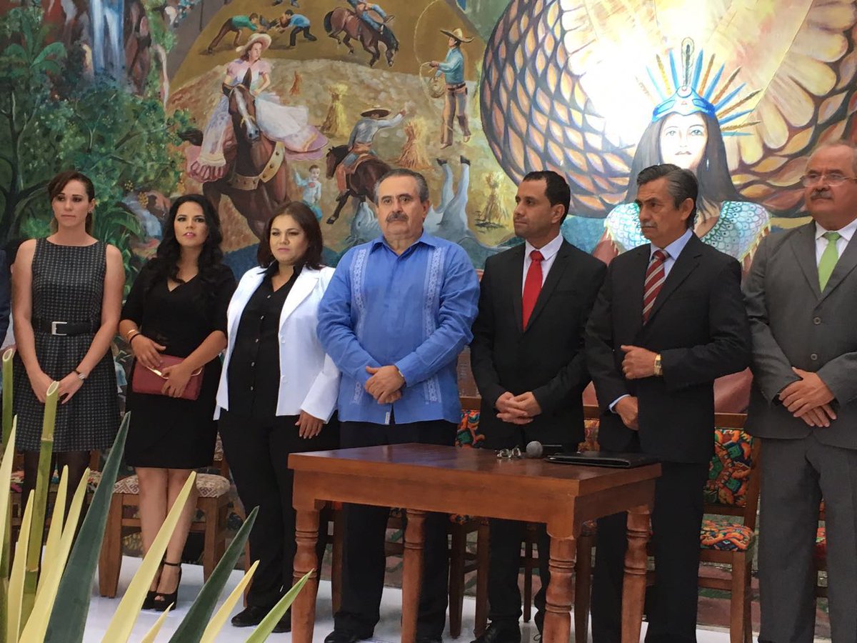 ServandoSE's tweet photo. Con la representación del Sr Gobernador en 1er informe del presidente municipal de Tequila. https://t.co/c2ZzYg7PG0