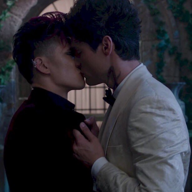 addictedxmalec tweet picture