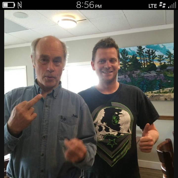 kobboss's tweet photo. Never know who your gonna see in the #Valley @johndunsworth. #Ritchie for a snack and a #WindsOfShit pic #Ritchie!! https://t.co/0EQstSM3CK