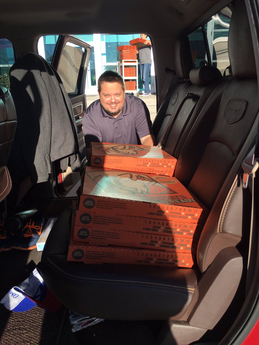 13cortiz's tweet photo. Pushing Performance with 🍕🍕🍕#PizzaPizza #AppleLaunch @RockyMtnRes@RockyMtnRes @robls1978 @AngelSosa78 @SportsDebate https://t.co/odYCPq7B3h
