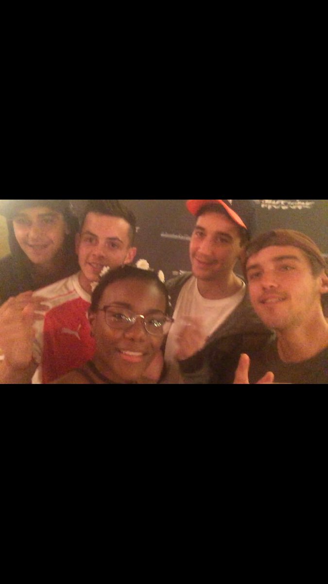 illegalshantae's tweet photo. me and my cinnamon apples π #afthouston #anotherfailtour https://t.co/7CUceQxfst