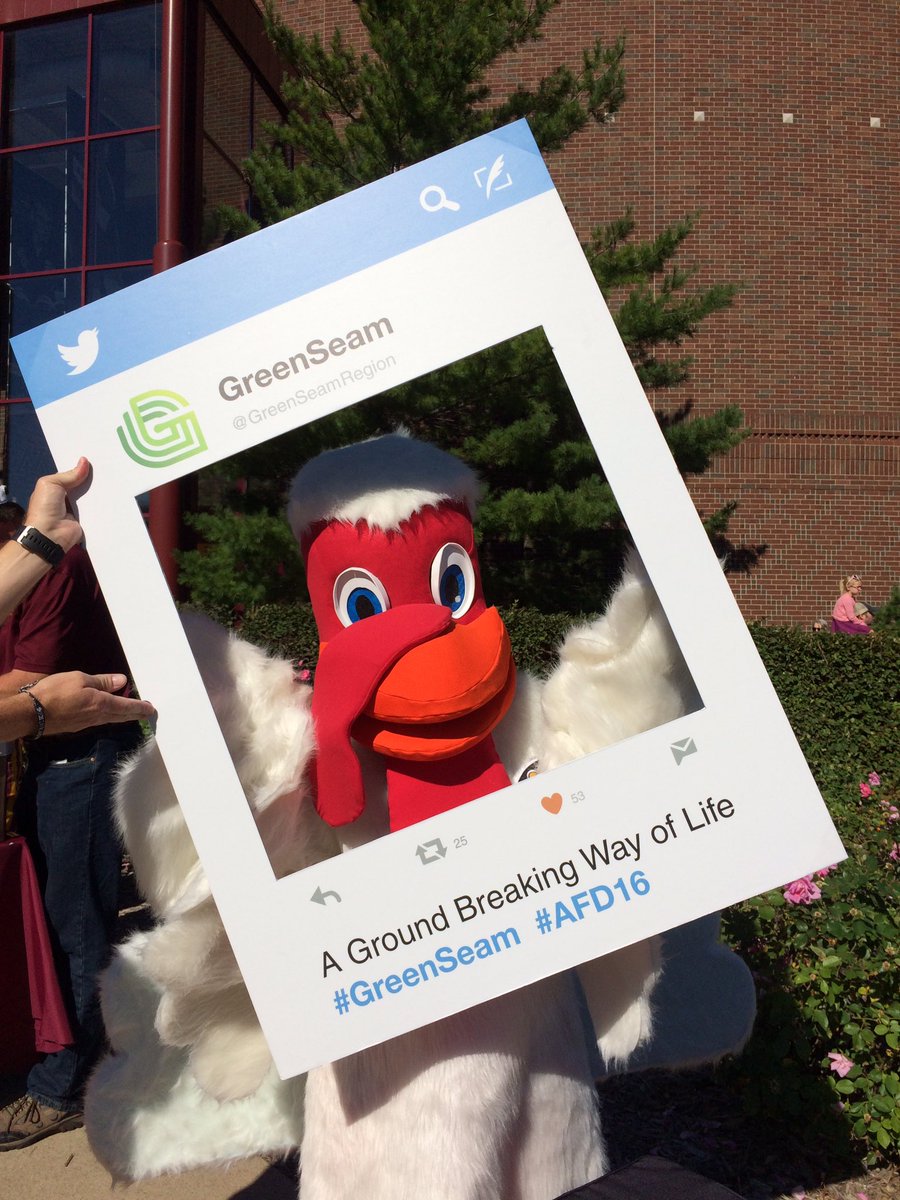 MyExcitingSelf's tweet photo. Great #AgandFoodDay16 & #GopherGameDay! #GreenSeam #AFD16 #tryturkey @MinnesotaTurkey https://t.co/Q8vEjvMlze