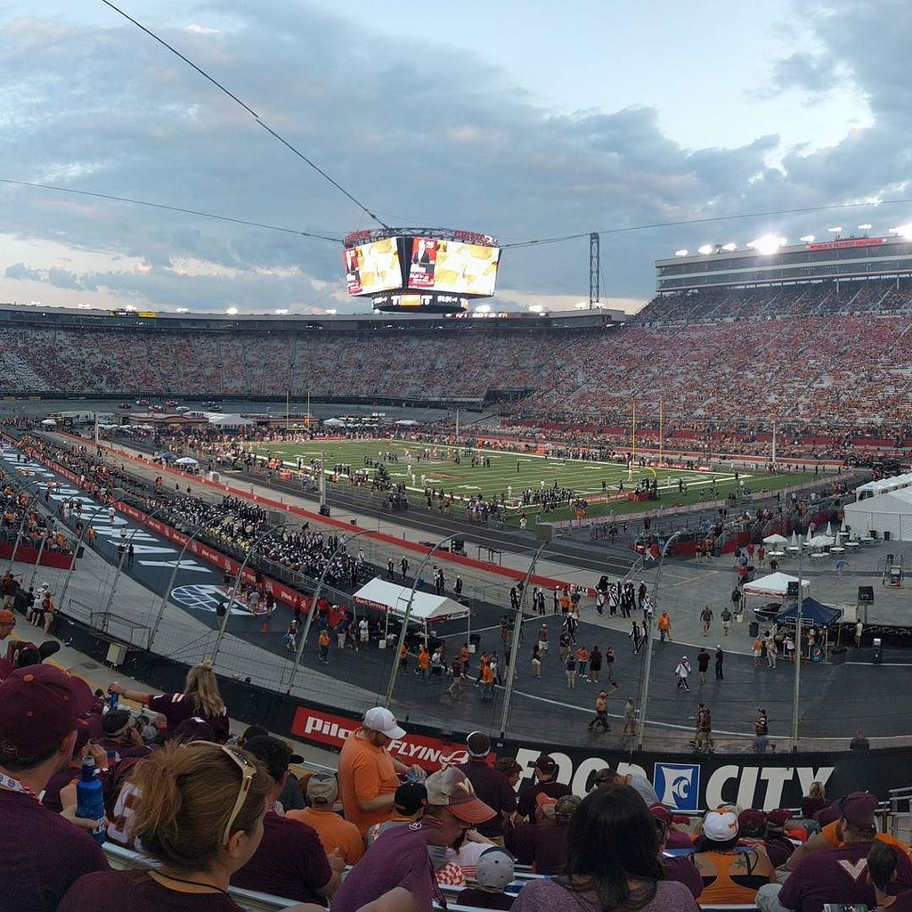 VT vs. UT! Let's go HOKIES!! #itsbristolbaby #football #bristol ift.tt/2c0J0E1