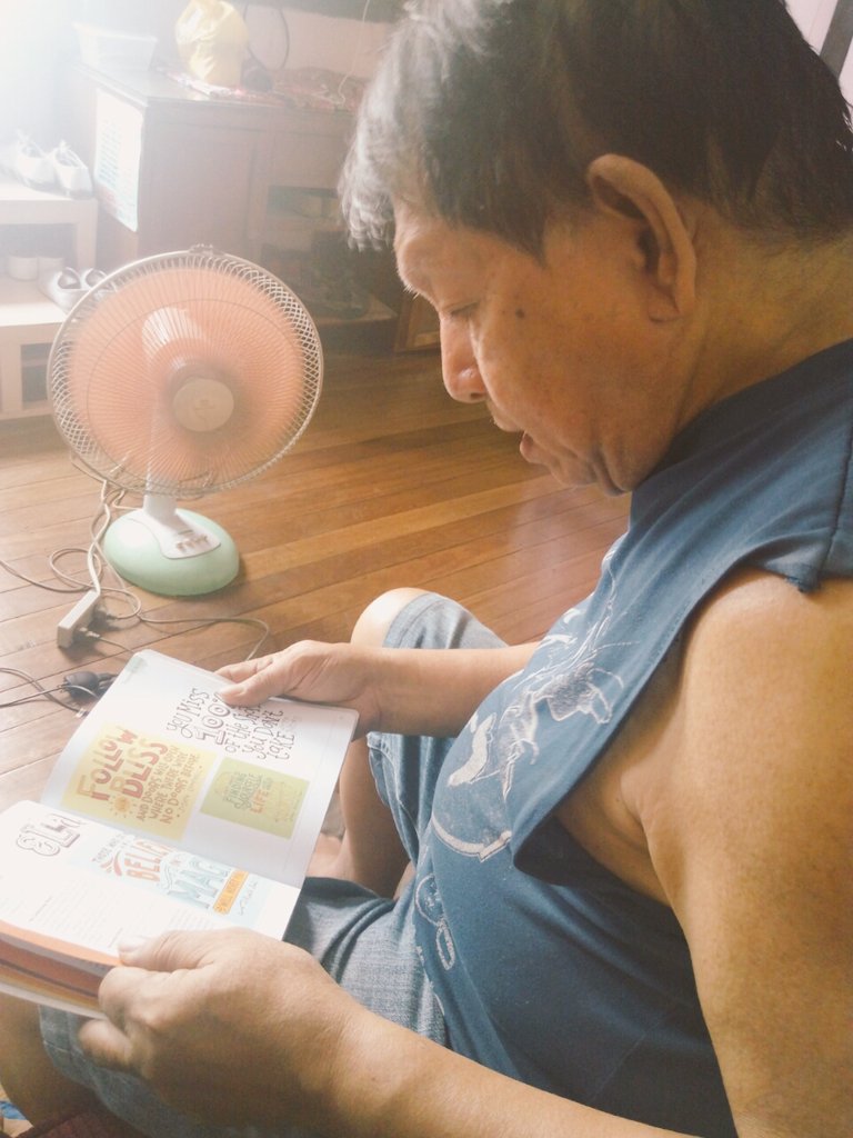 AmarePaula's tweet photo. I also bought your #ABCsofHandLettering yesterday in the launch. Showed it to papa & heard him reminisce. Thanks! β€π https://t.co/BkgS3darBx