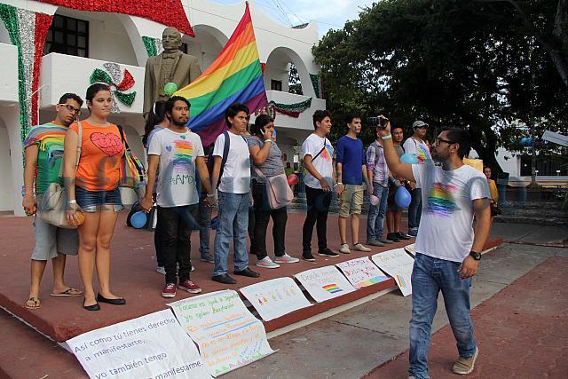 infoqroomex's tweet photo. Manifestación alterna en defensa de los derechos igualitarios  @megaxycancun
https://t.co/I1A755DNEj https://t.co/G9kdEaiFNd