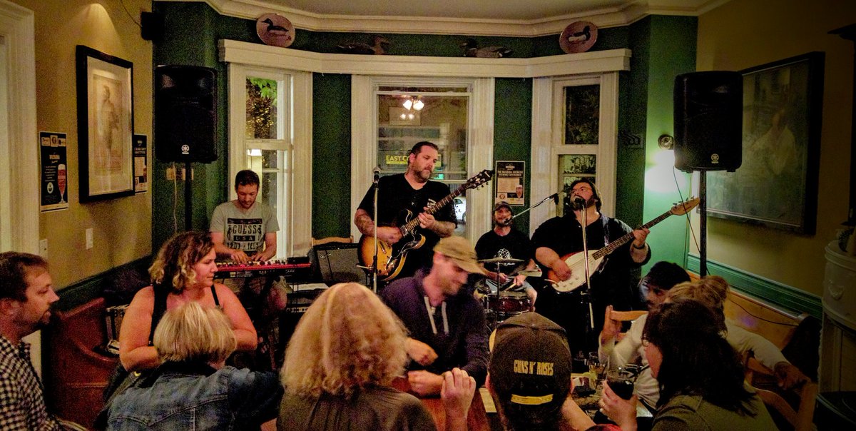 TurtleshellS2DO's tweet photo. @WoolwichArrow #loyalsundogs #lsd #soundinggreat #lastoftheprejacketnights #thinklocal https://t.co/f82oSikfxK