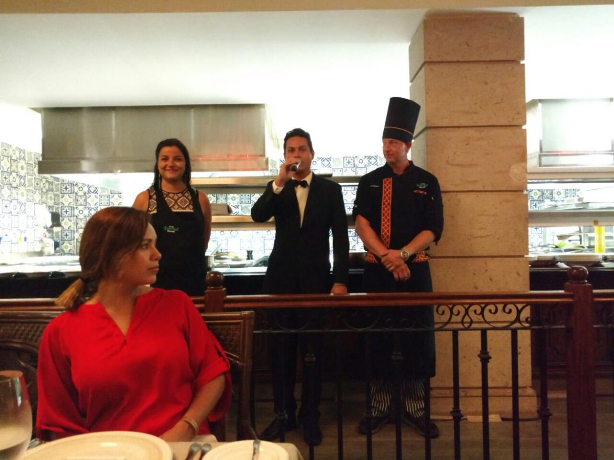 FoodandTravelMX's tweet photo. Ya estamos en la 2da cena del Festival Gourmet @BarceloMayaGR con el chef @Steynryan y la sommelier Maricela Piña https://t.co/7SyqoAZrL4