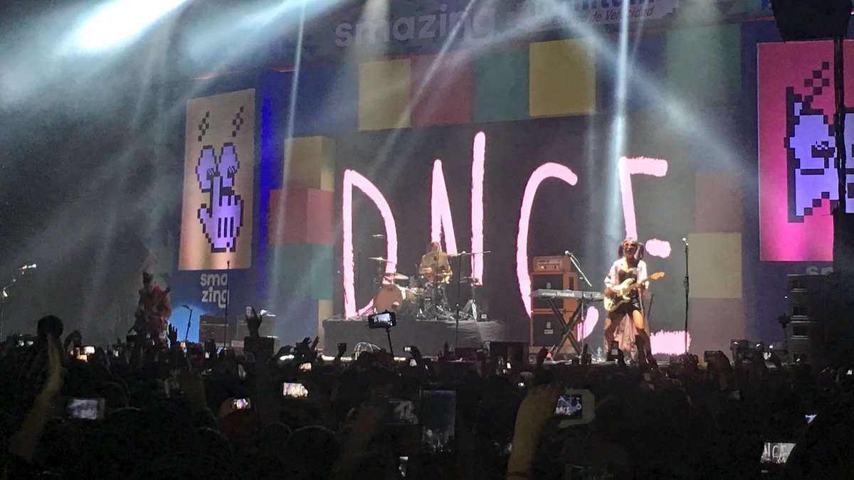 Y bailando con <a href="/DNCE/">DNCE</a> nos despedimos. Gracias a todos los que nos acompañaron a #ExcesoDeVelocidad hoy en <a href="/SmazingMx/">Smazing</a>