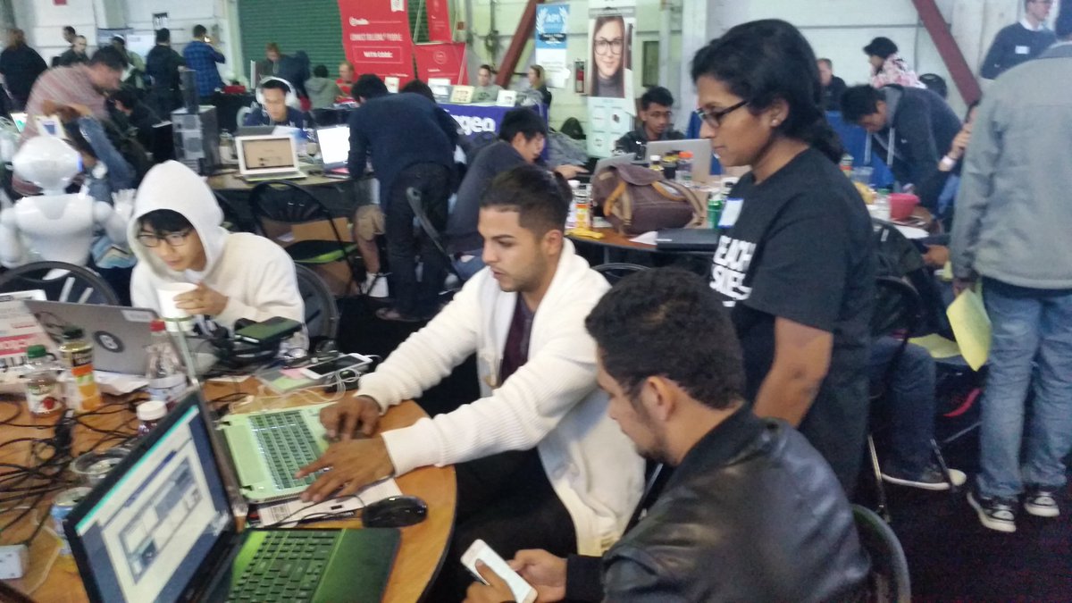 rayhvincent's tweet photo. @PacHackathon developers getting their hands dirty with Android. #TCDisrupt #HackDisrupt https://t.co/OalHznMD74