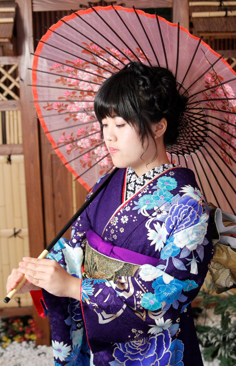 kouchi20mode's tweet photo. 昨日前撮りを終えられたお嬢様をご紹介します（*^^*）
みなさま可愛らしい笑顔を見せてくださいました❤
ふりそでＭＯＤＥではブーケや傘など色んな種類の小物を使ってお写真をお撮りします(^O^)
#ふりそでMODE #成人式　#前撮り https://t.co/ukmcrRlcKU