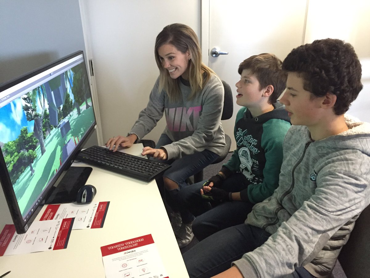 Bega_News's tweet photo. @hexsteph tests my team's developing platformer at #gamerdevjam @scintoit @brendanyell https://t.co/cvbGhifH8L