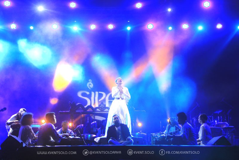 EventSoloRaya's tweet photo. #SIPA2016 Penampilan: Gondrong Gunarto & Friends (Solo) | Hari #3, Sabtu, 10 September 2016 #EventSolo https://t.co/rqrsjmZ8uI