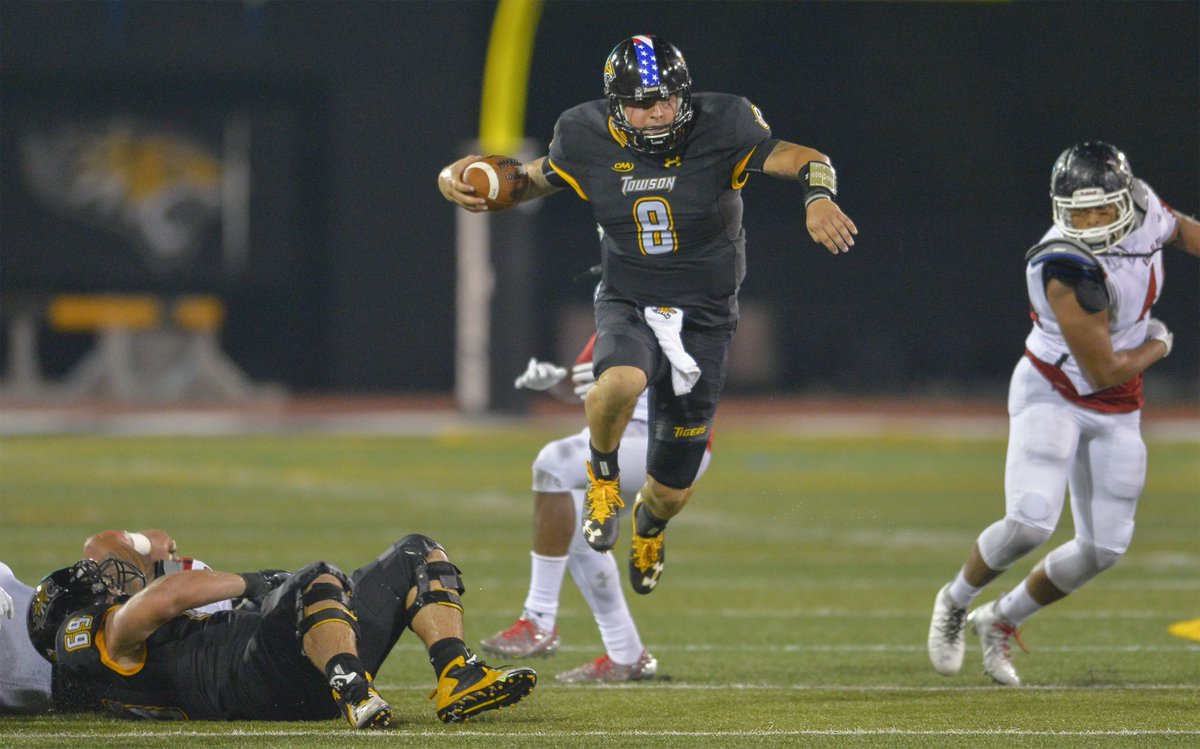 Towson_FB's tweet photo. Some tremendous photos Doug Kapustin from tonight's 35-28 win over Saint Francis! #NotSoFlash https://t.co/G3RRTnkPb8