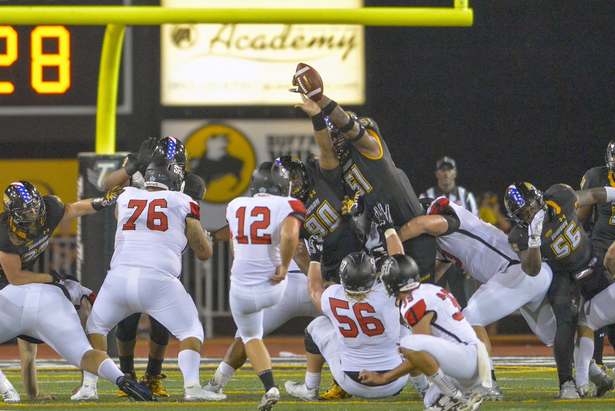 Towson_FB's tweet photo. Some tremendous photos Doug Kapustin from tonight's 35-28 win over Saint Francis! #NotSoFlash https://t.co/G3RRTnkPb8
