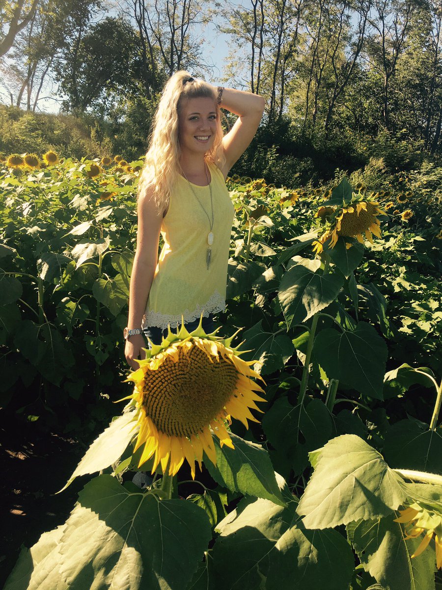 jessicareesr12's tweet photo. 🌻🌻🌻 https://t.co/UJFplVsS74