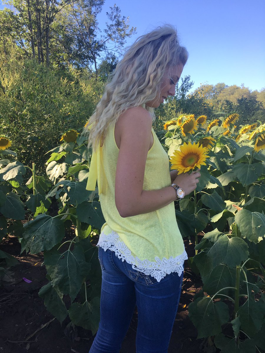 jessicareesr12's tweet photo. 🌻🌻🌻 https://t.co/UJFplVsS74