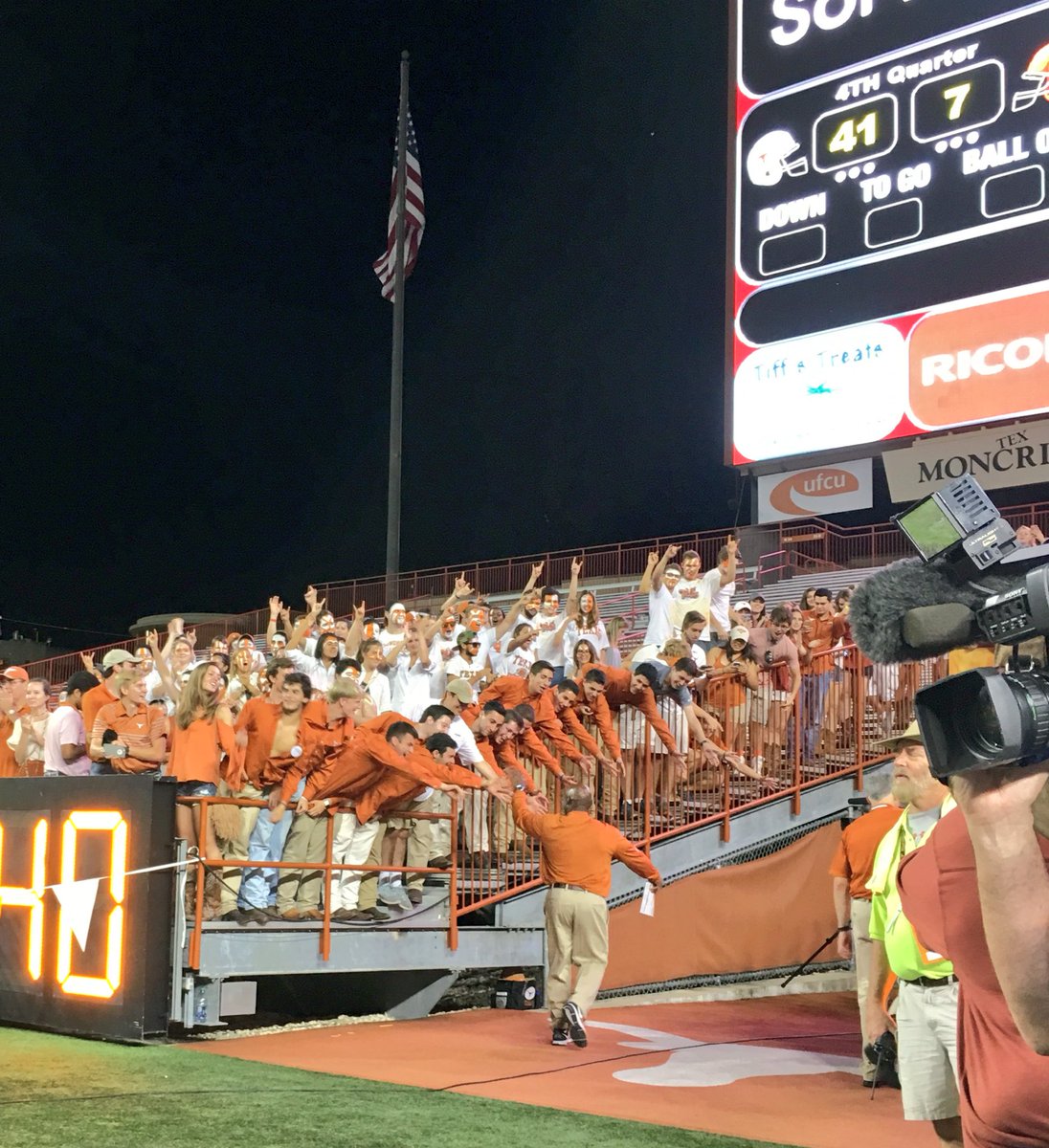 tinaphan's tweet photo. Charlie Strong high fives fans as he leaves the stadium after a Longhorn victory over UTEP 41-7 #UTvsUTEP 🐂 vs ⛏ https://t.co/yiAm5oZ4fx