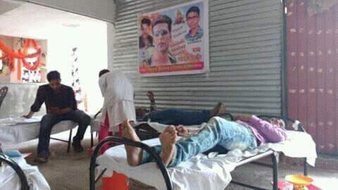MumbaiAkkians's tweet photo. Another Pictures of #Akkians from Solapur Celebrating @akshaykumar Birthday by ( Blood Donation ) #HattssOff https://t.co/WxKtNMBuHe
