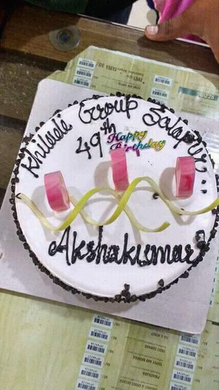MumbaiAkkians's tweet photo. Another Pictures of #Akkians from Solapur Celebrating @akshaykumar Birthday by ( Blood Donation ) #HattssOff https://t.co/WxKtNMBuHe