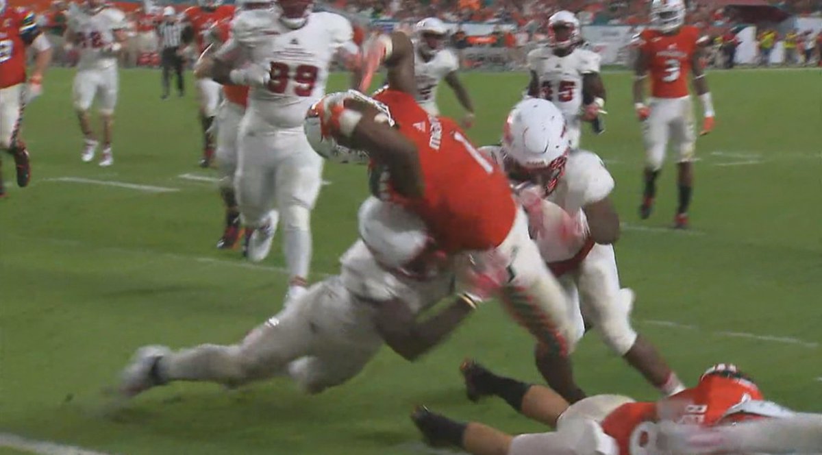 Canes ride career game by Mark Walton (4 rushing TDs) to win over FAU bit.ly/2cObI0O?utm_me… https://t.co/1MsXQk1L7F