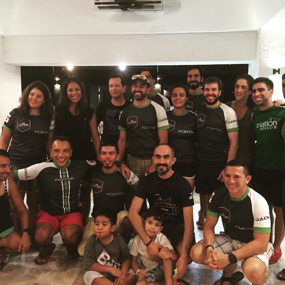 AleLeonFortia's tweet photo. Fortia Team CDMX, Riviera Maya y Holanda! Listos para Triatlon Cozumel y World Championiship 2016 #BeFortia https://t.co/JQyUhAJEyM