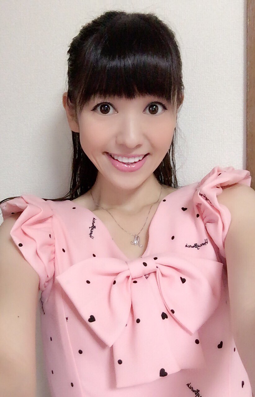 山本麻里安 今日も明日も17才 今日は皆様にもうひとつご報告があります 実は少し前に 我が家に第一子となる女の子が誕生しました 私ついに17歳で母になりました 笑 新たな気持ちでこれからも頑張りますので 今後ともどうぞよろしくお願いいたし