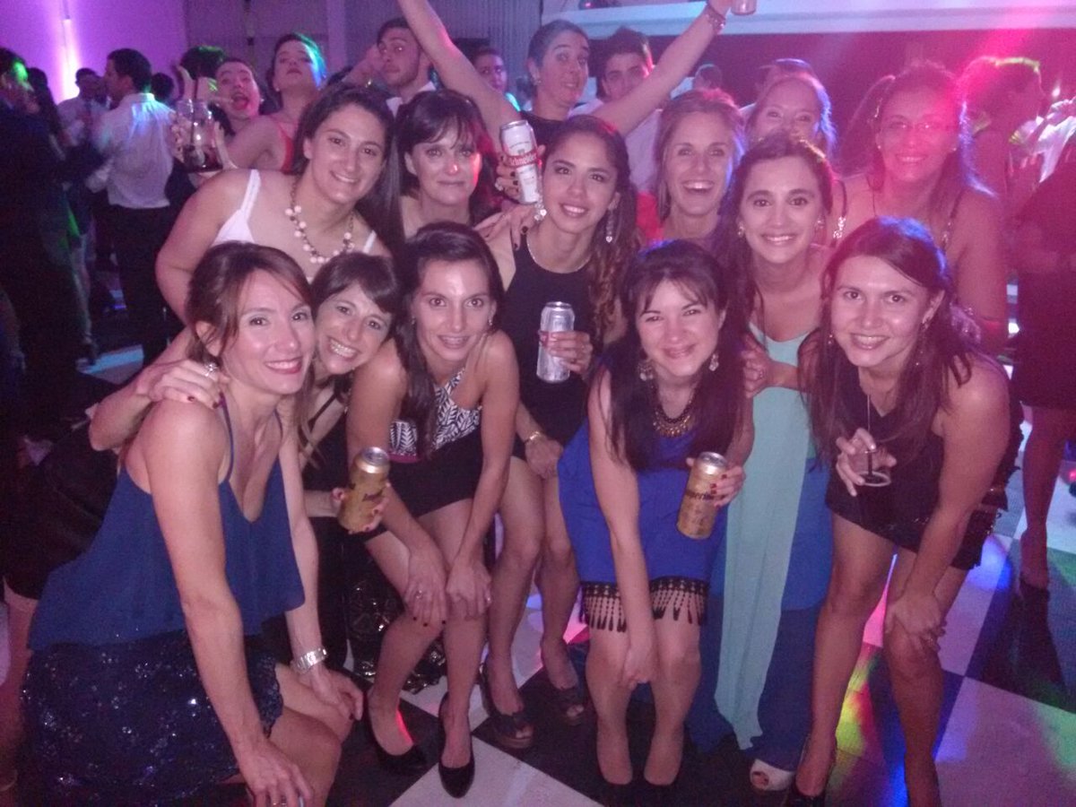 Eikiok's tweet photo. Hoy se festeja !!! #kewan #vivimartin https://t.co/wFU0JcrIpJ