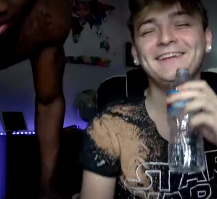 tlgupdates_'s tweet photo. Wow beyond proud of you, can't wait to see what the future holds😋 #Nickhit500kparty @ItsNickBean enjoy these pics😇❤️ https://t.co/ffrVnvB6oG