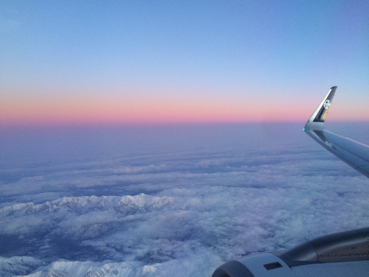 avgeekchic's tweet image. Sunset on NZ544 from Christchurch to Auckland @FlyAirNZ #avgeek #overwing
