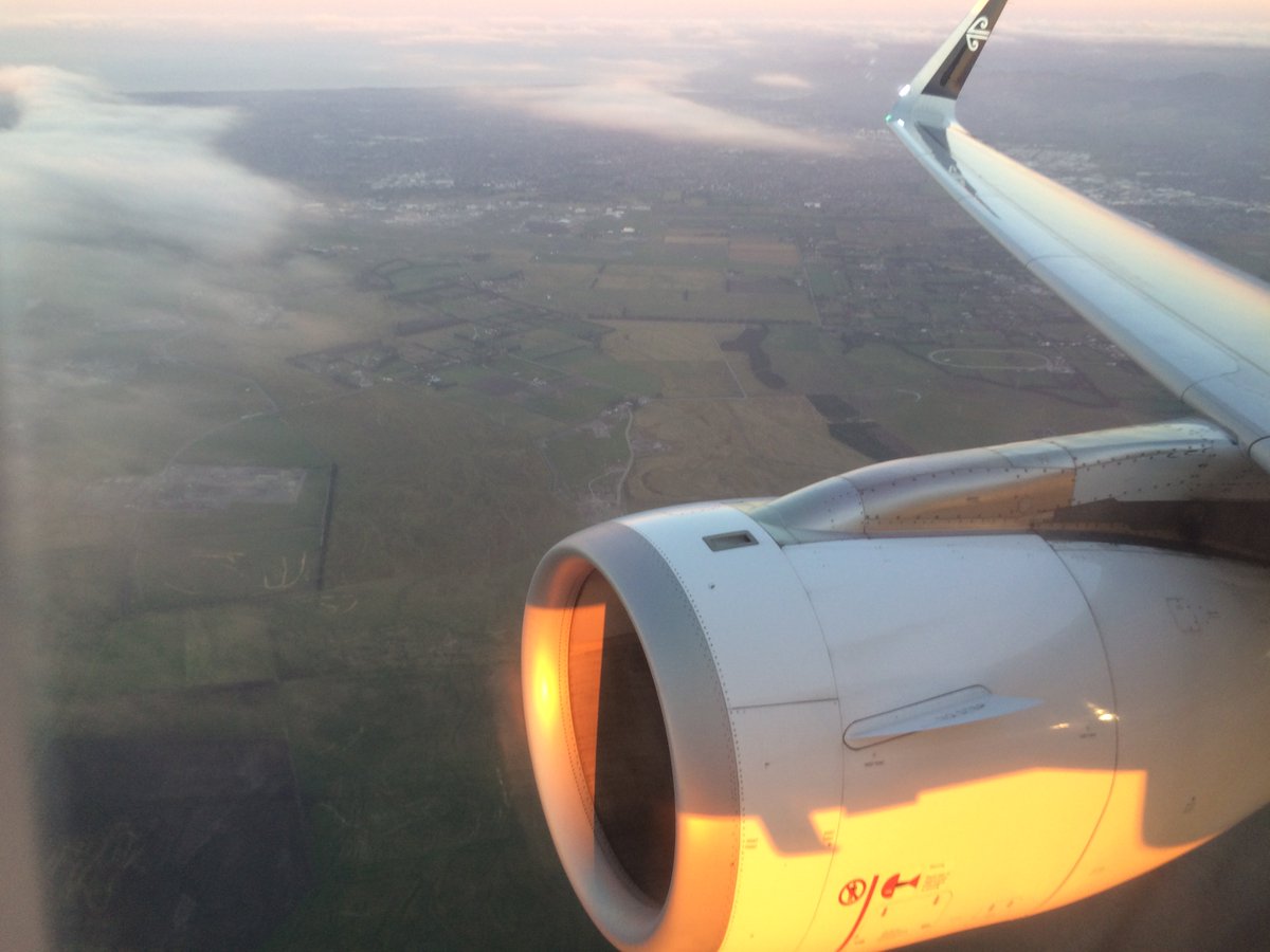 avgeekchic's tweet image. Sunset on NZ544 from Christchurch to Auckland @FlyAirNZ #avgeek #overwing