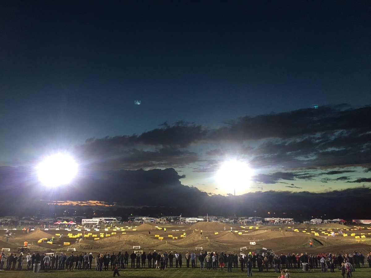 amanda12louise's tweet photo. Such a gorgeous night! ❤️ #EdgeOfSummer #MX #Pro https://t.co/qaQTLHhdHL