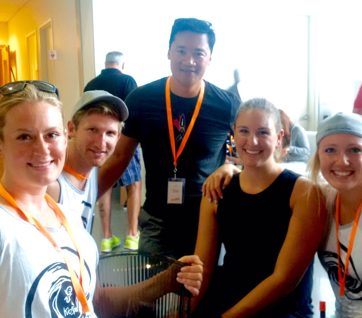 VPDYouth's tweet photo. @VancouverPD Insp Tran and amazing Cdn team athletes @teravb @Markajp19 @Javelizz at today's @KidSportBC #ckc2016 https://t.co/7stlF3VmAS