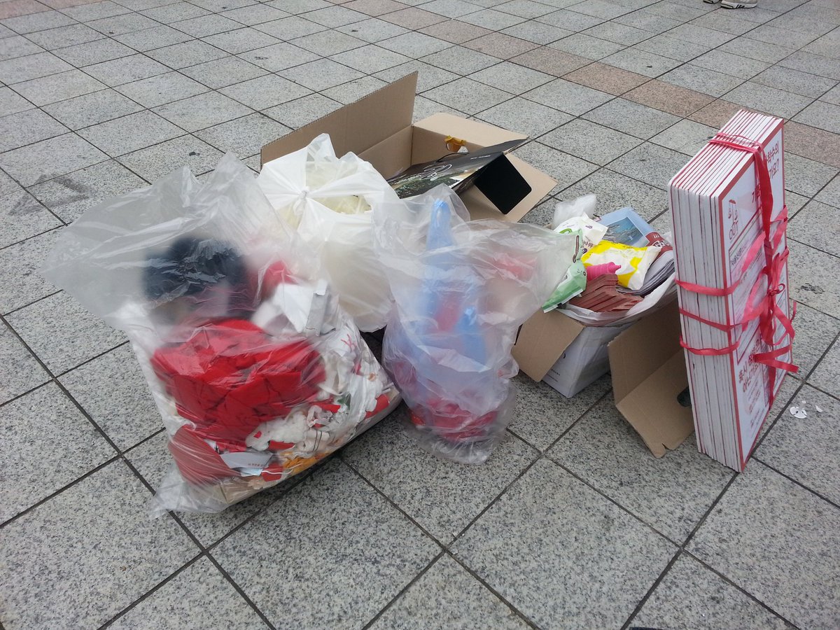 2standard_OUT's tweet photo. 경찰의 공정한 수사를 촉구하는 시위가 잘 마무리 되었습니다. 시위에 참여해주신 분들 부디 조심히 들어가세요! 함께하는 그���, 감사합니다. https://t.co/rqn9ISva1O
