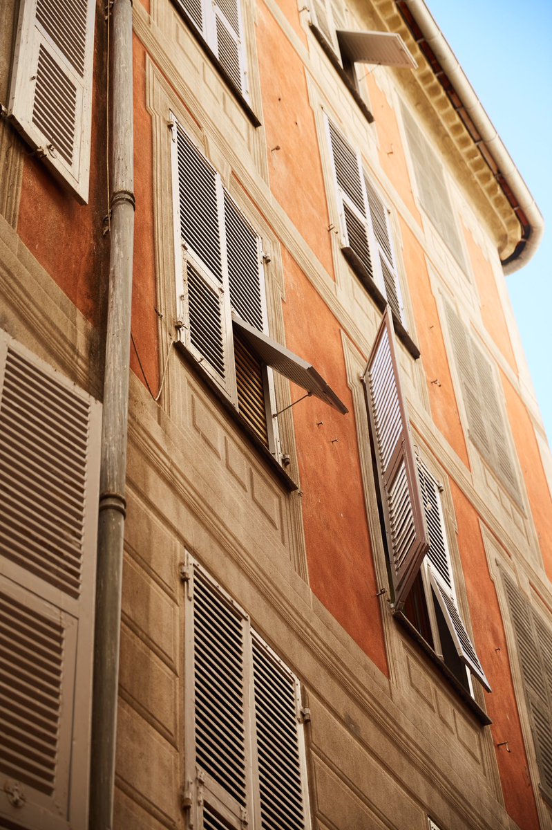 AlessandroTear's tweet photo. Windows in Nice. #photographer #travel https://t.co/AT49oEwI8A