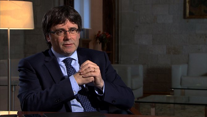 canal_33's tweet image. Aquesta nit, @gendigital li fa l'entrevista més digital al president Puigdemont @KRLS: ow.ly/n0wc304396O #GD33